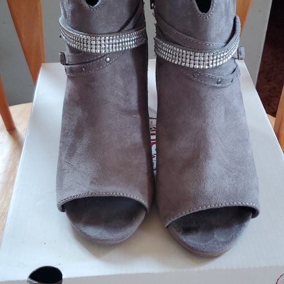 SO heeled open toed booties - Picture 3 of 8